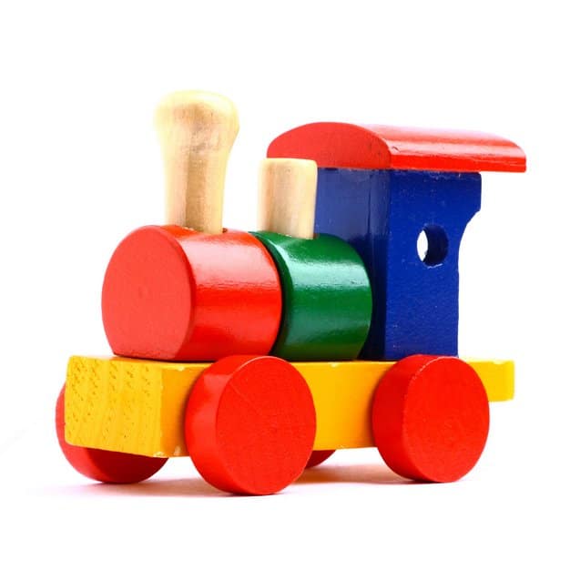 jouet pour bébé un train en couleur construit en bois isolé